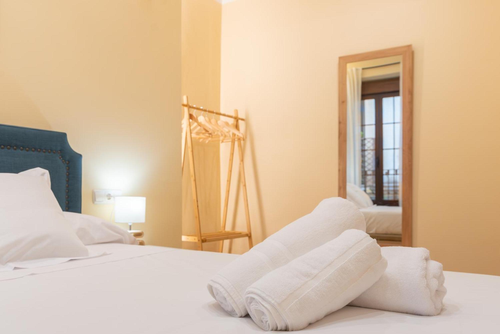 Apartamento Puerta De Cordoba- Exterior Con Balcones Zewnętrze zdjęcie